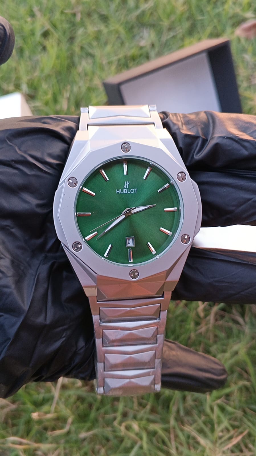 Luxury Green Dial Stainless Steel Watch – Modern Classic Design